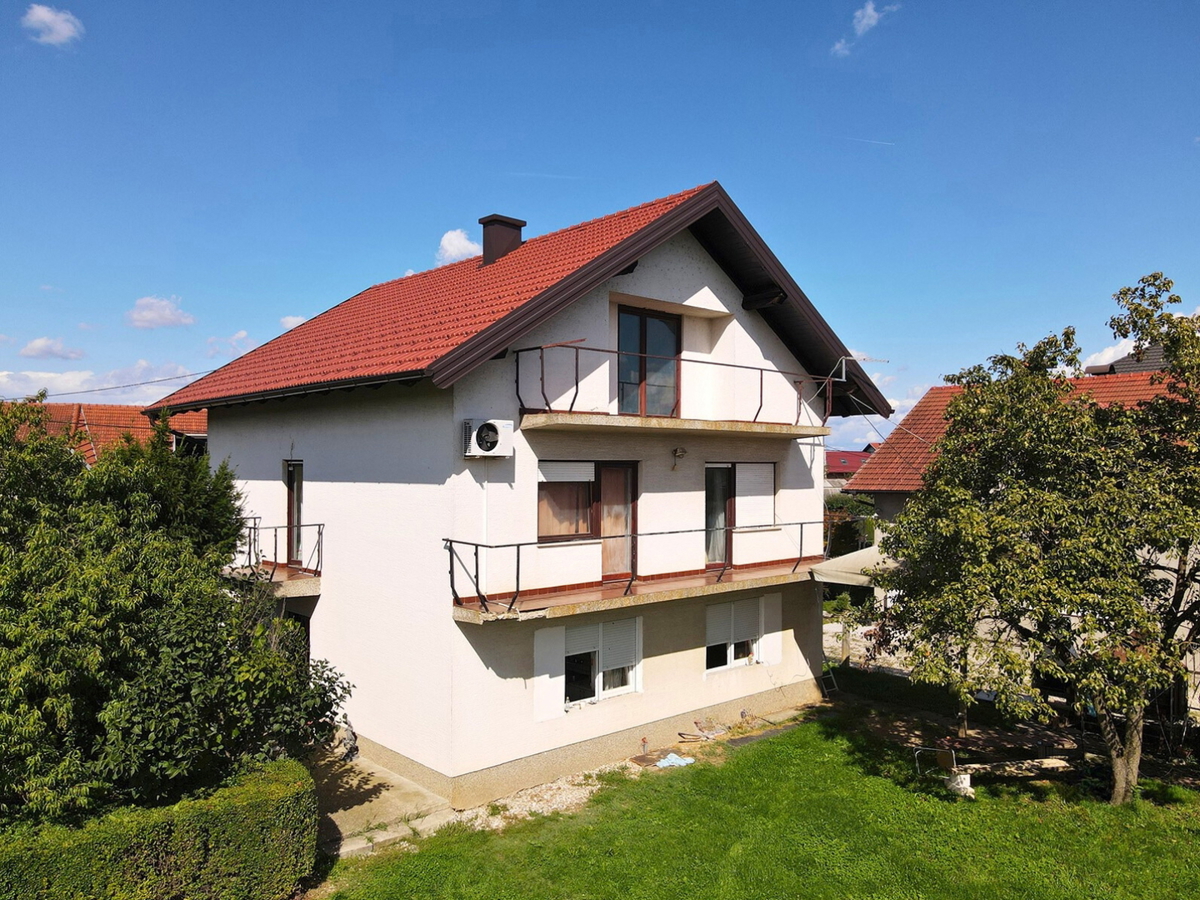 Hiša z dvema stanovanjskima enotama v okolici Samobora