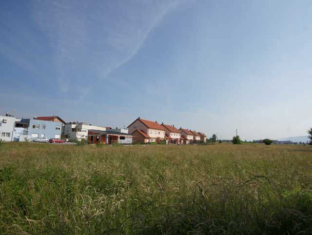 Gradbeno zemljišče na vhodu v Samobor