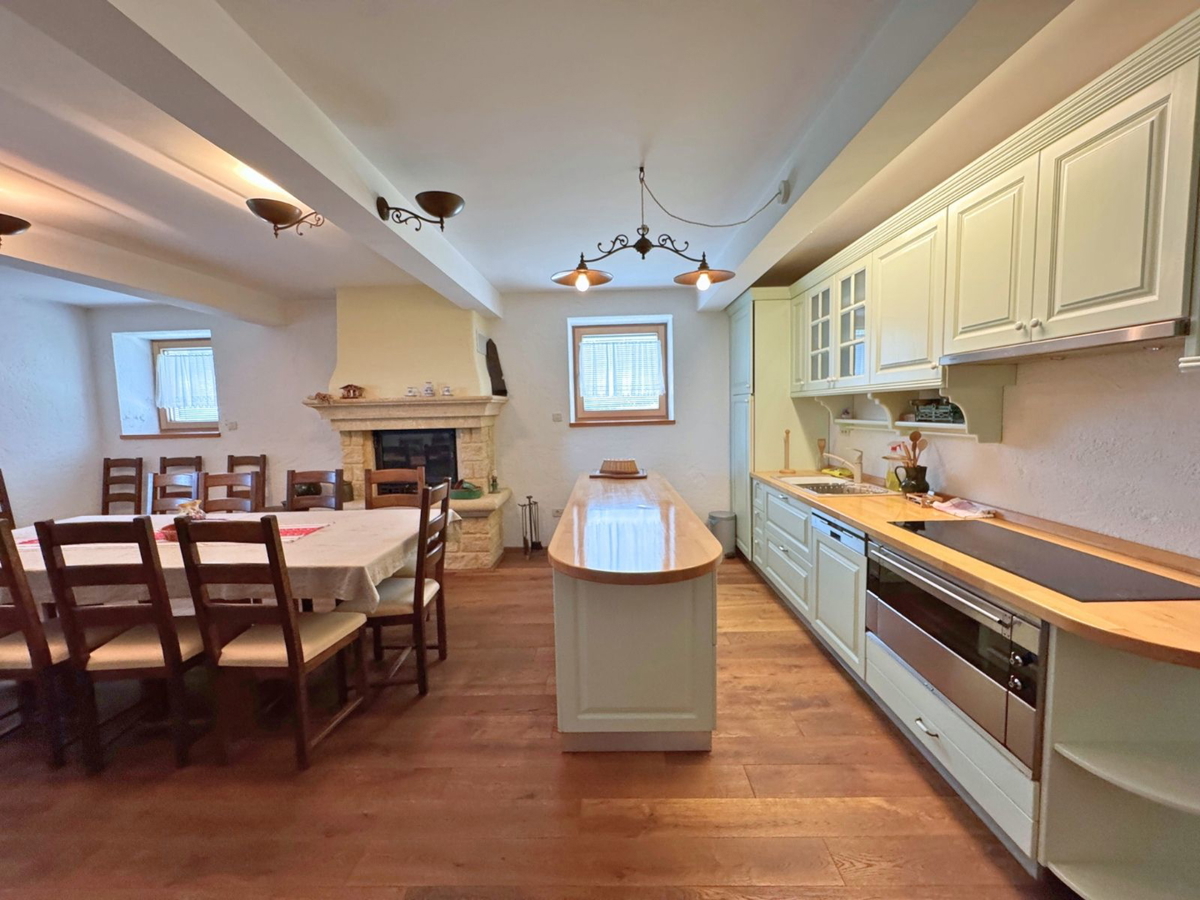 Luksuzna družinska hiša v Samoboru