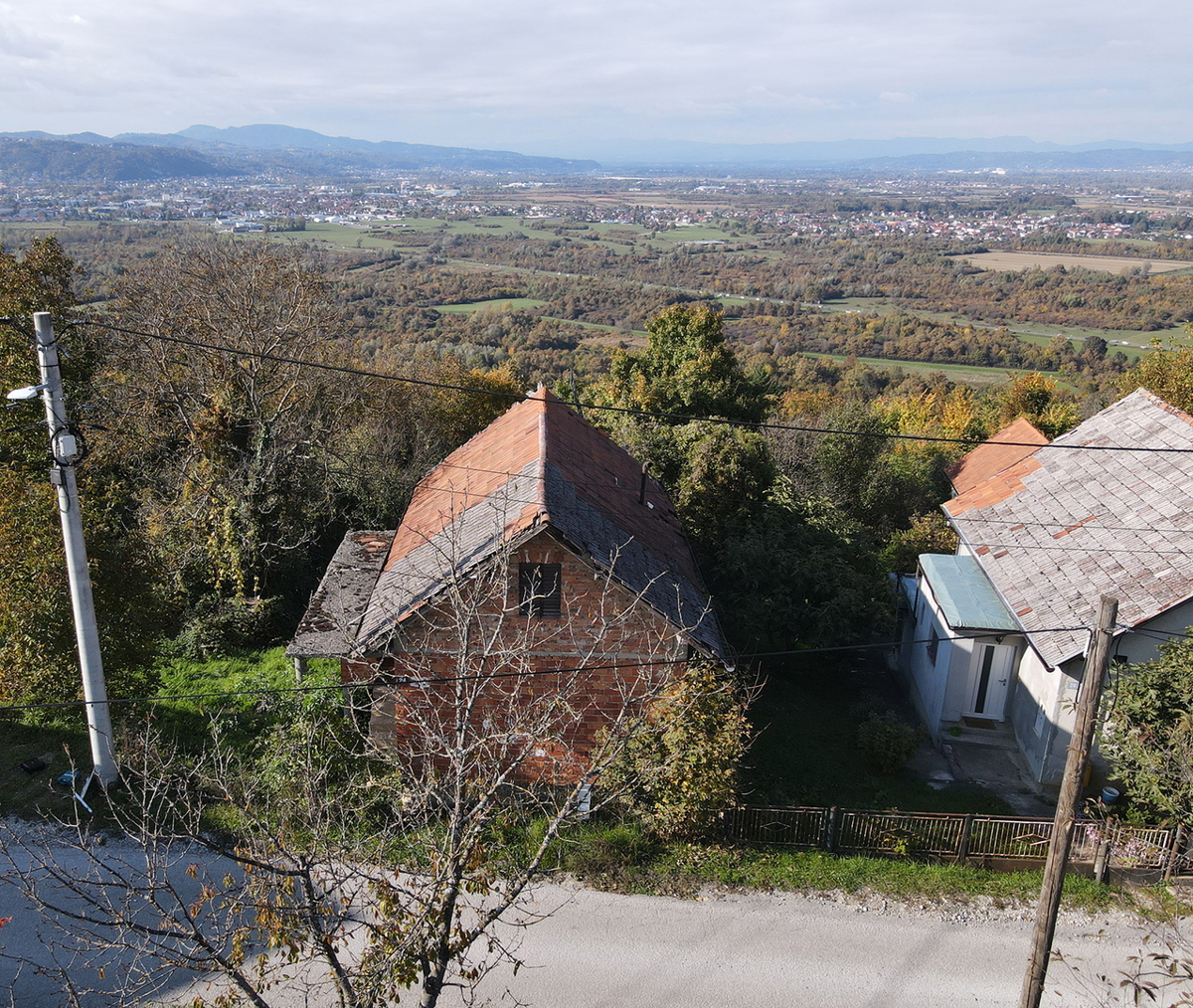 Gradbišče z razgledom na Svetonedeljski breg