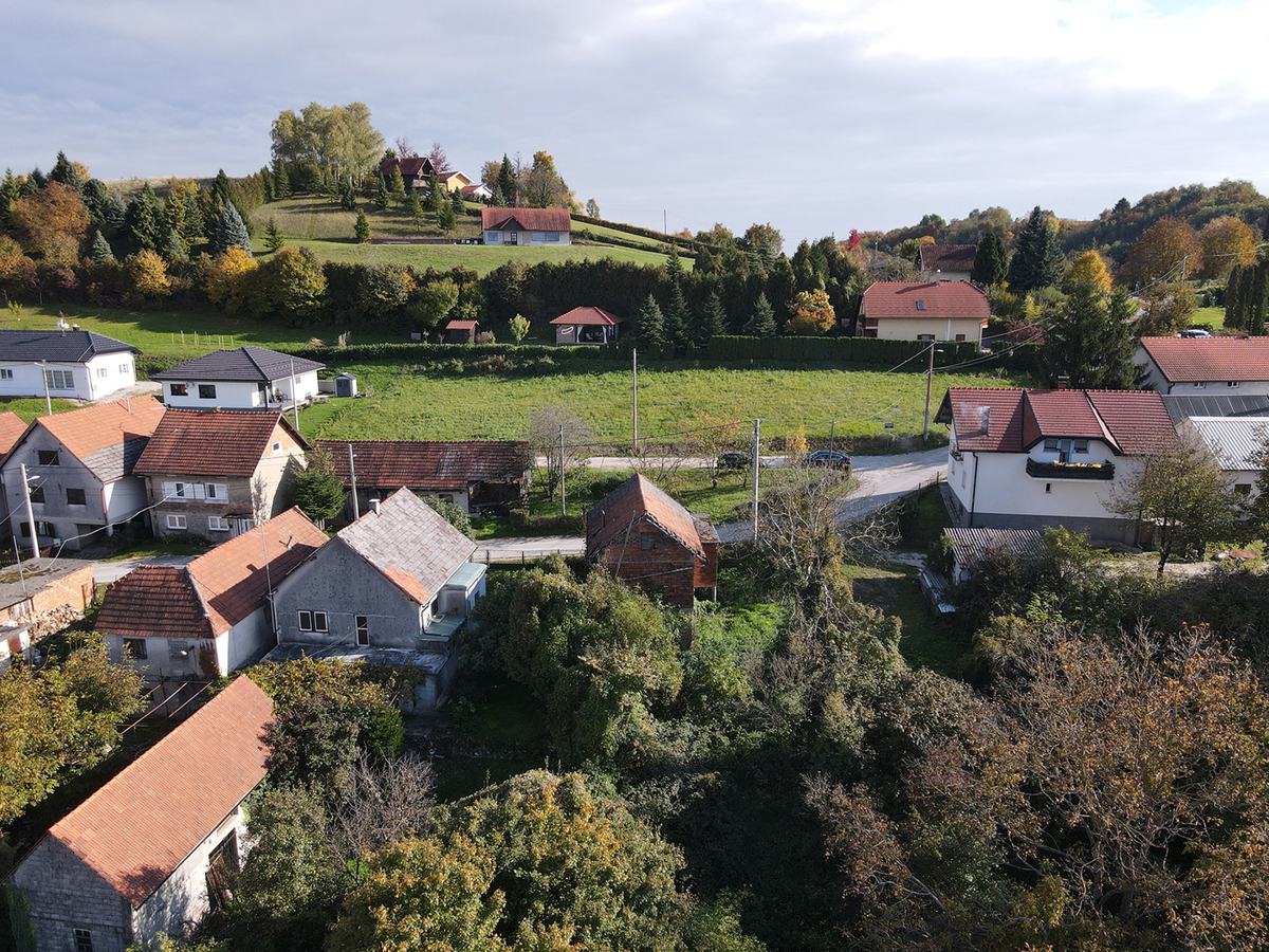 Gradbišče z razgledom na Svetonedeljski breg
