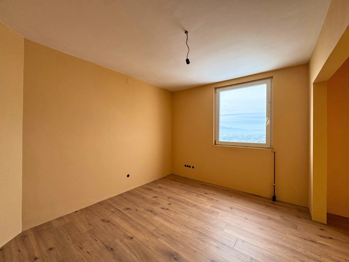 Hiša z dvema apartmajema v Sveti Nedelji