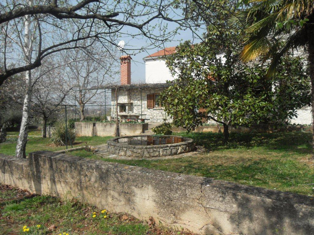 Zemljišče s staro kamnito hišo