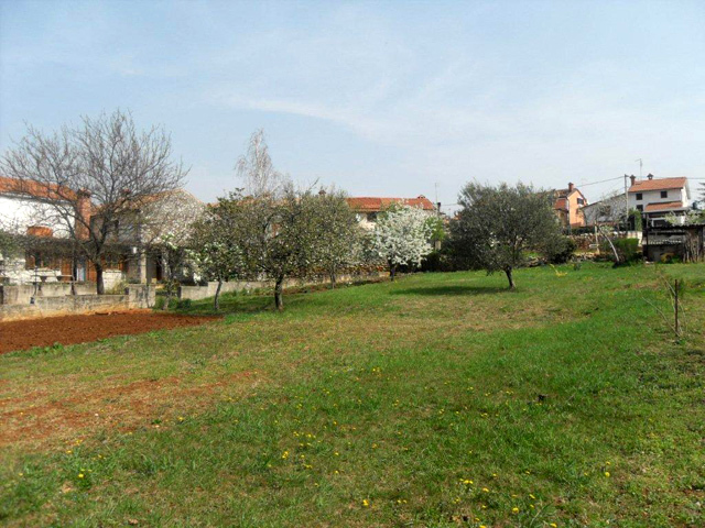 Zemljišče s staro kamnito hišo