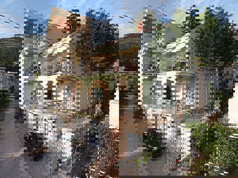 Turistični objekt s šestimi apartmaji - Komarna (Dubrovačko-neretvanska županija)