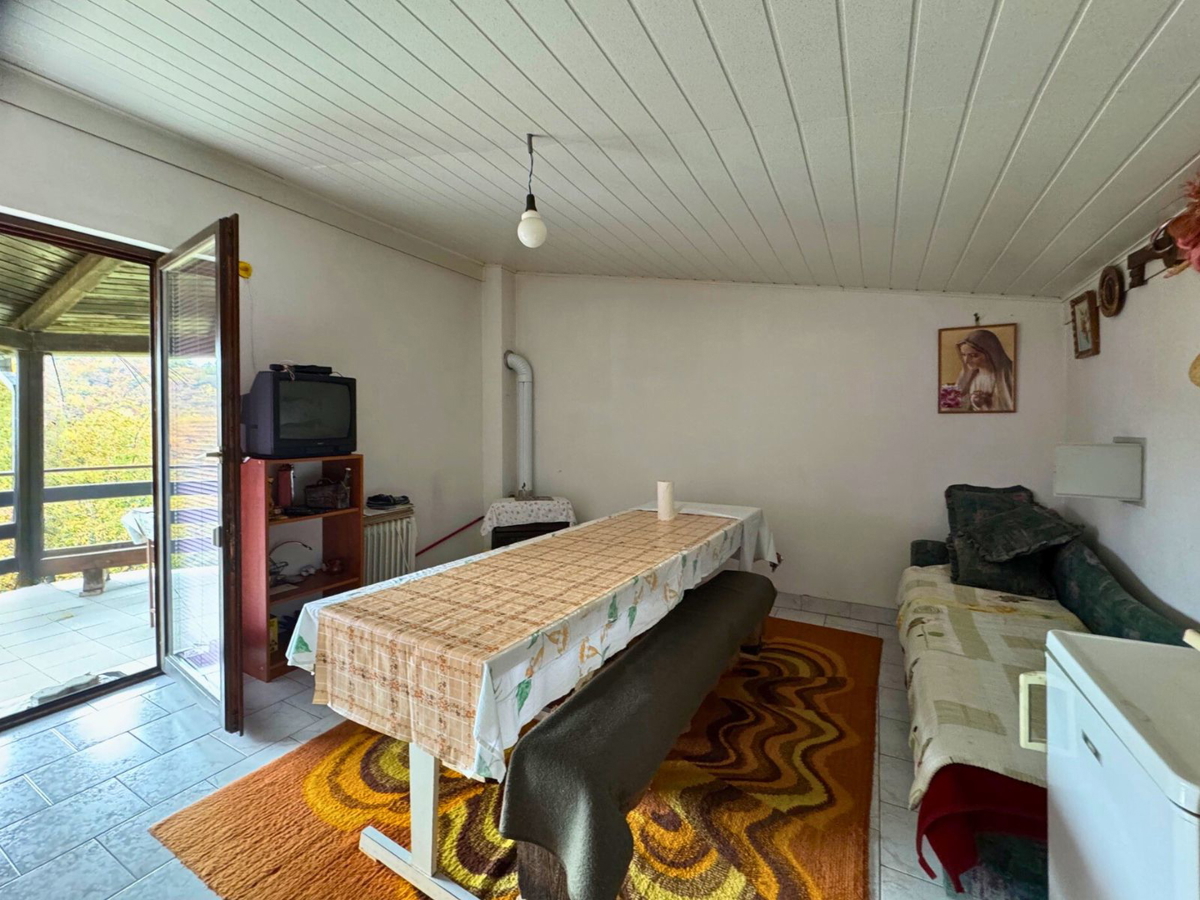 Vikend hiša z vinogradom v okolici Samobora