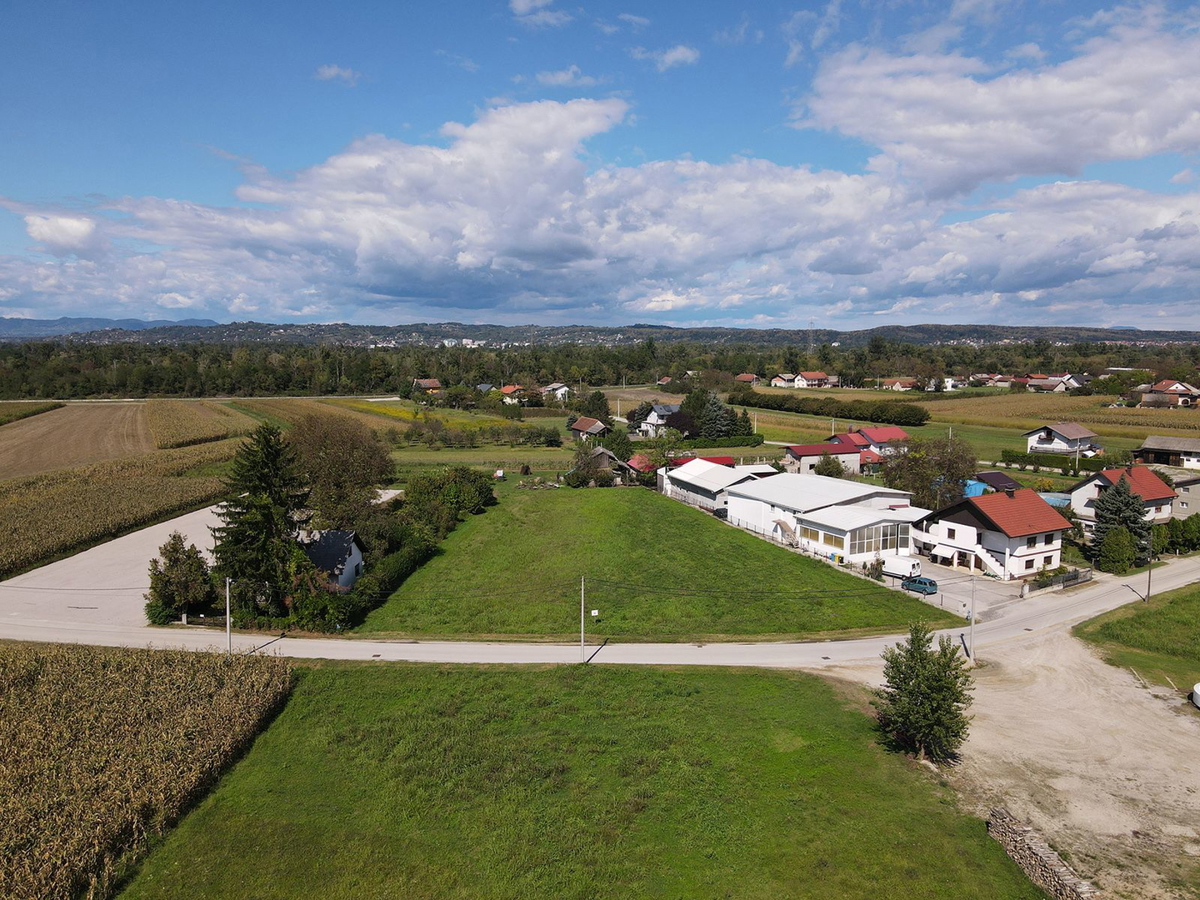 Gradbeno zemljišče mešane rabe