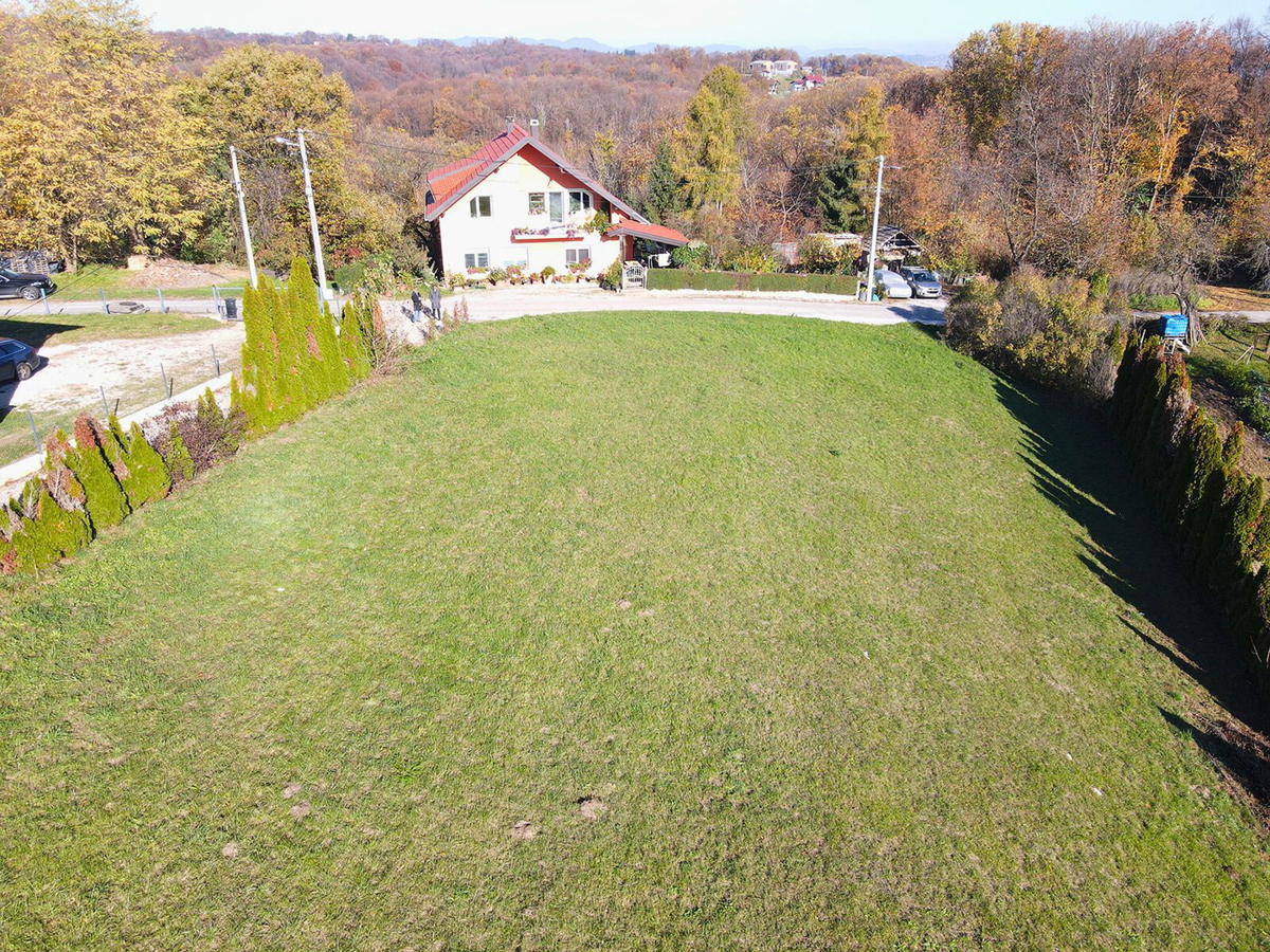 Zemljišče Mala Jazbina