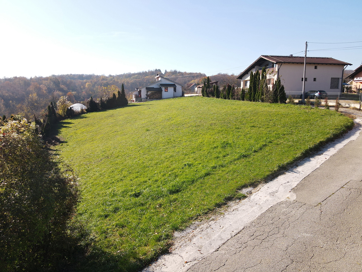 Zemljišče Mala Jazbina