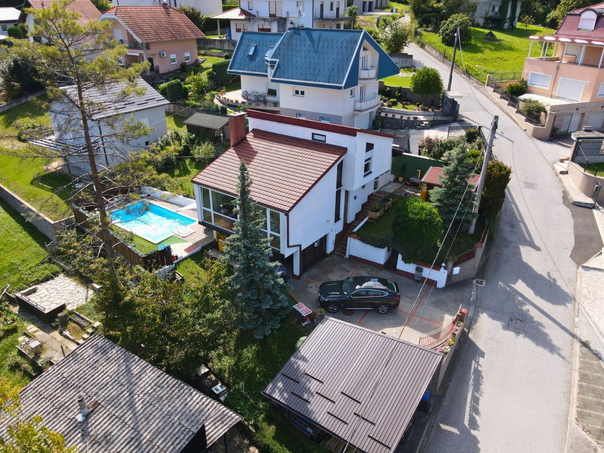 Družinska hiša na Anindolu