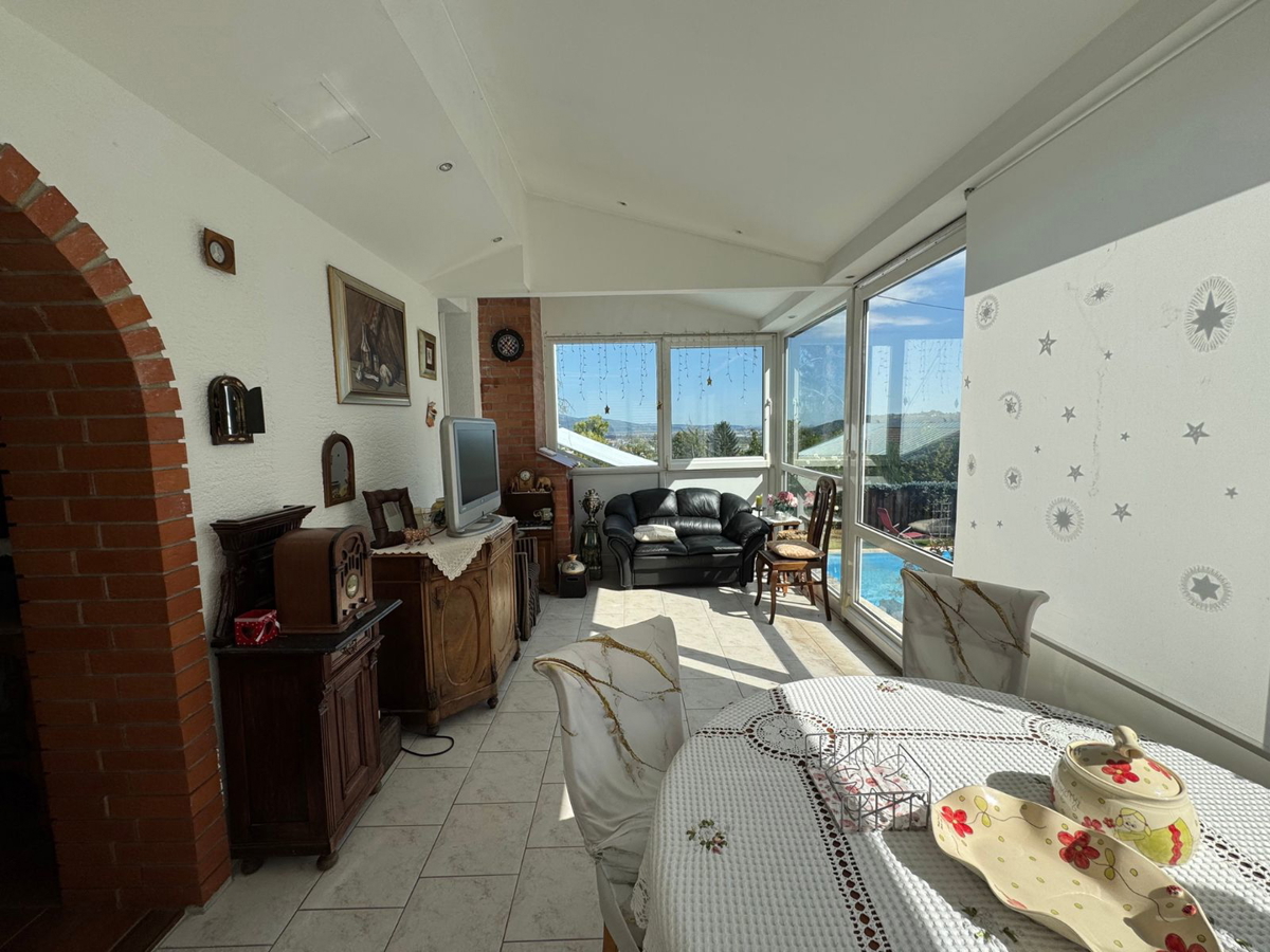 Družinska hiša na Anindolu