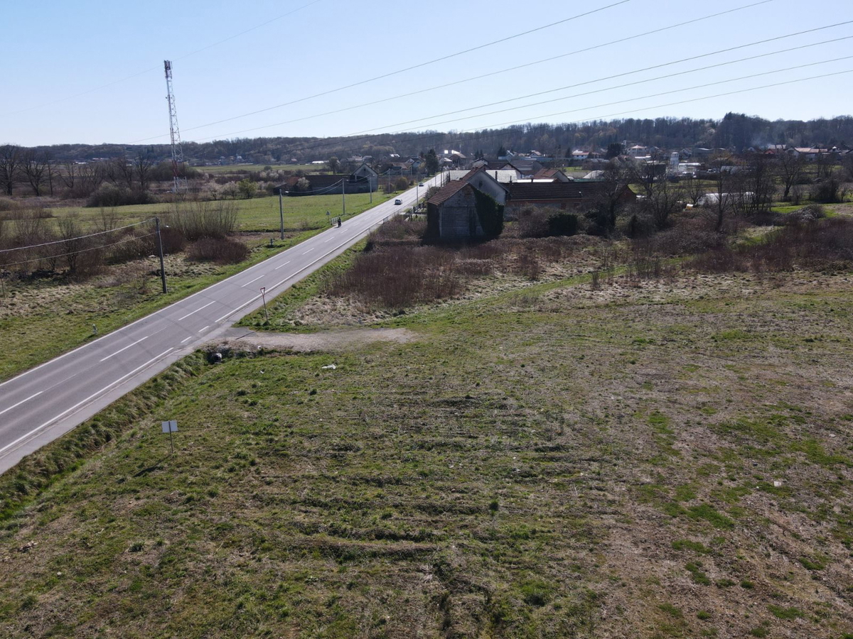 Zemljišče ob Karlovački cesti