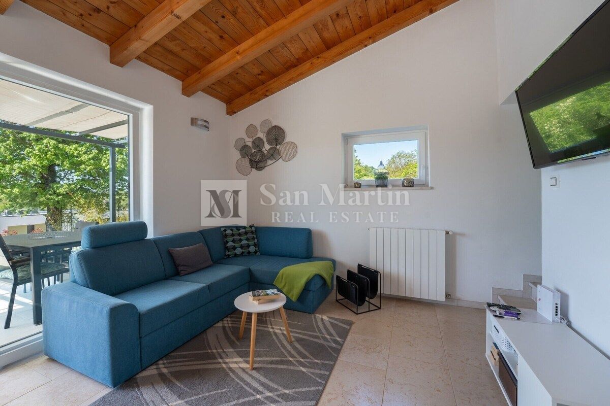 Poreč, okolica – hiša z bazenom na mirni lokaciji