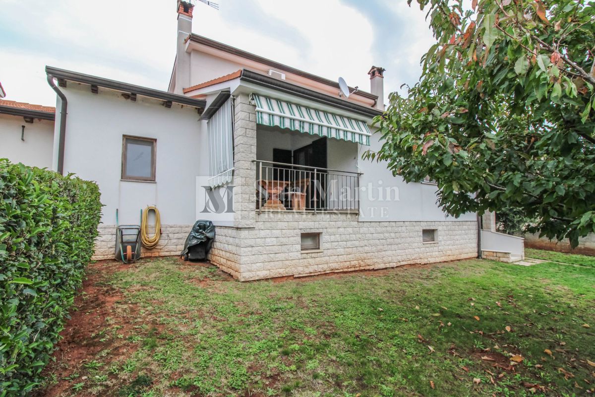 OKOLICA POREČA - HIŠA Z GARAŽO IN KLETO