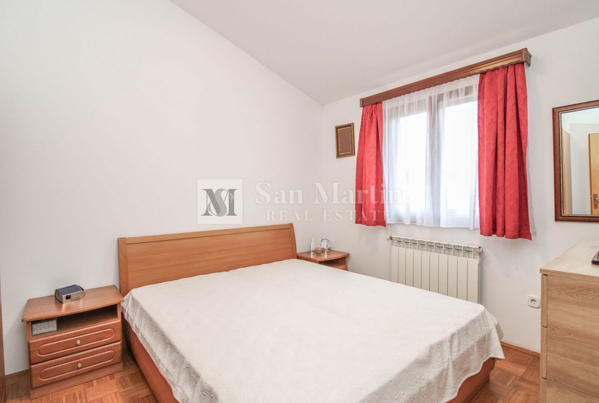 OKOLICA POREČA - HIŠA Z GARAŽO IN KLETO