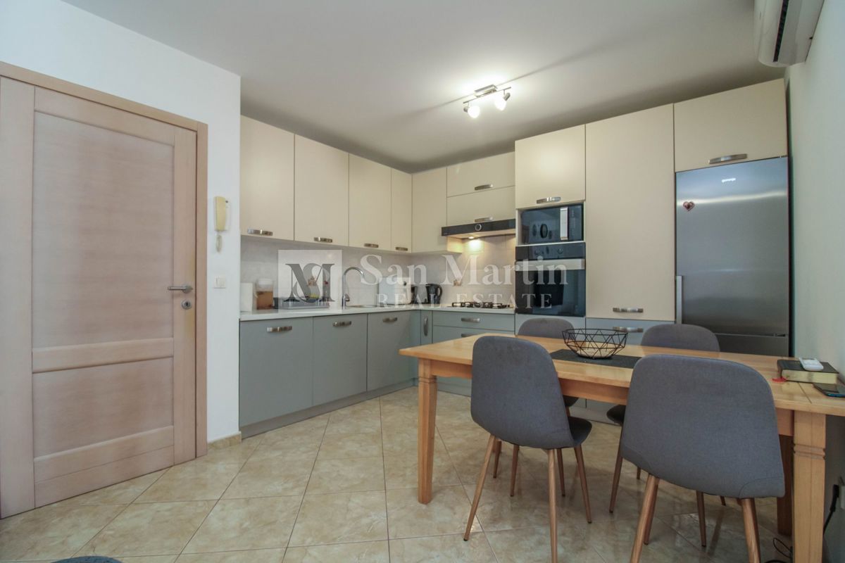 POREČ, 2 sobno stanovanje - super cena