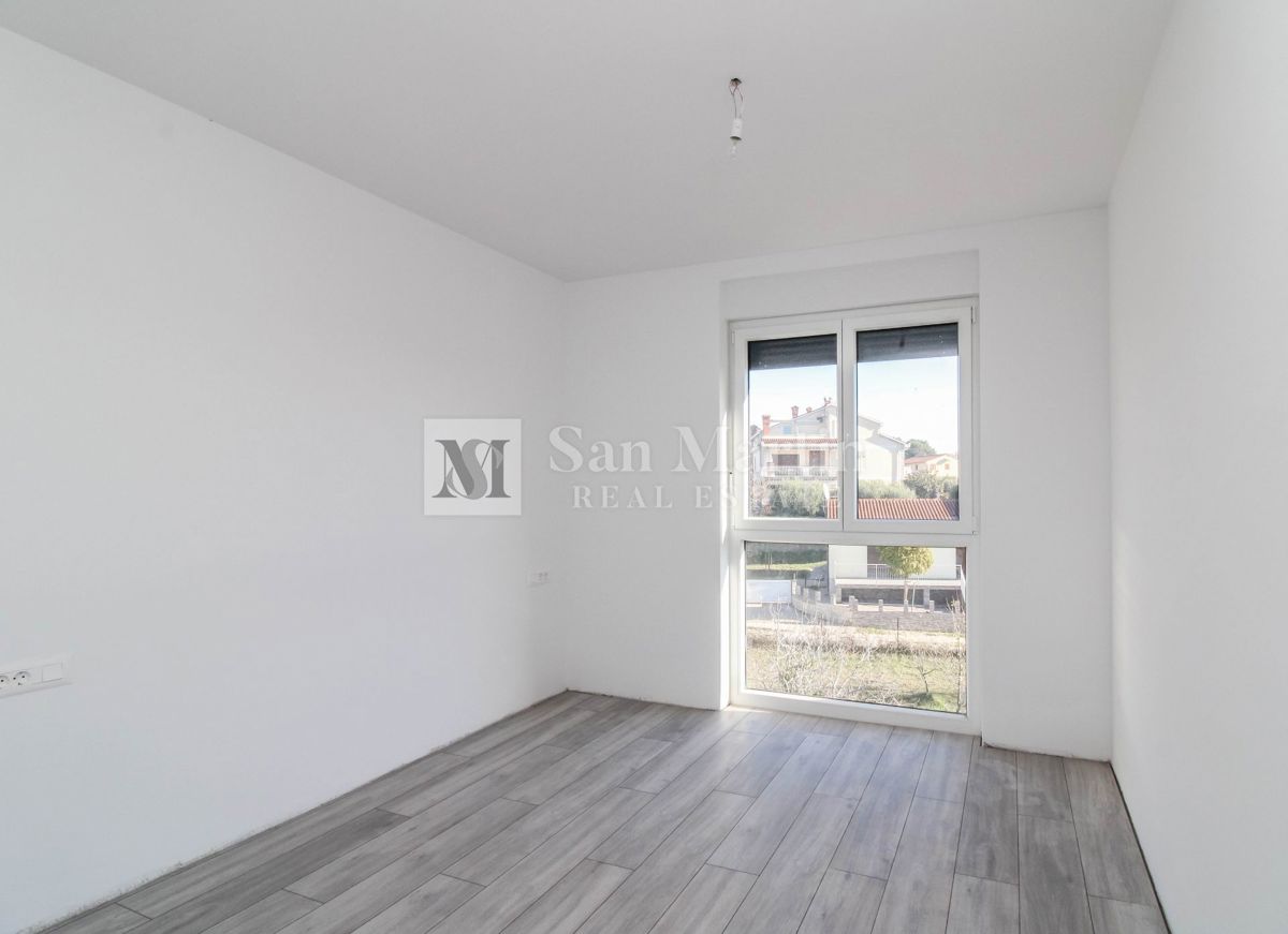 POREČ - Novo dvosobno stanovanje v bližini morja