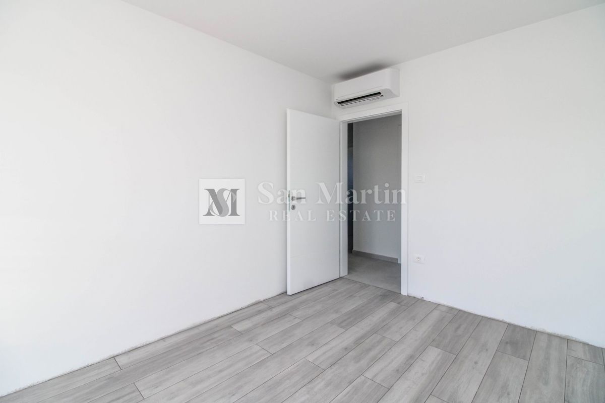 POREČ - Novo dvosobno stanovanje v bližini morja