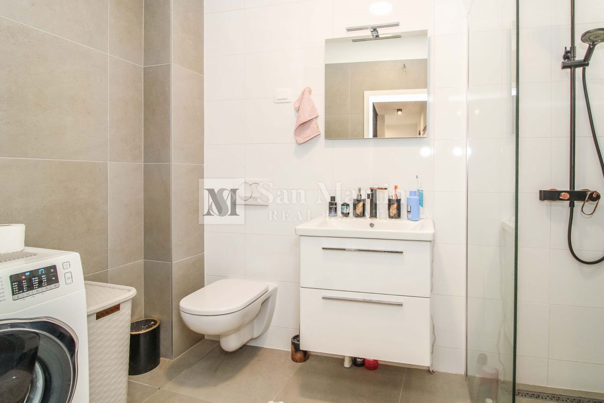 NOVIGRAD, OPREMLJENA NOVA HIŠA V VRSTI