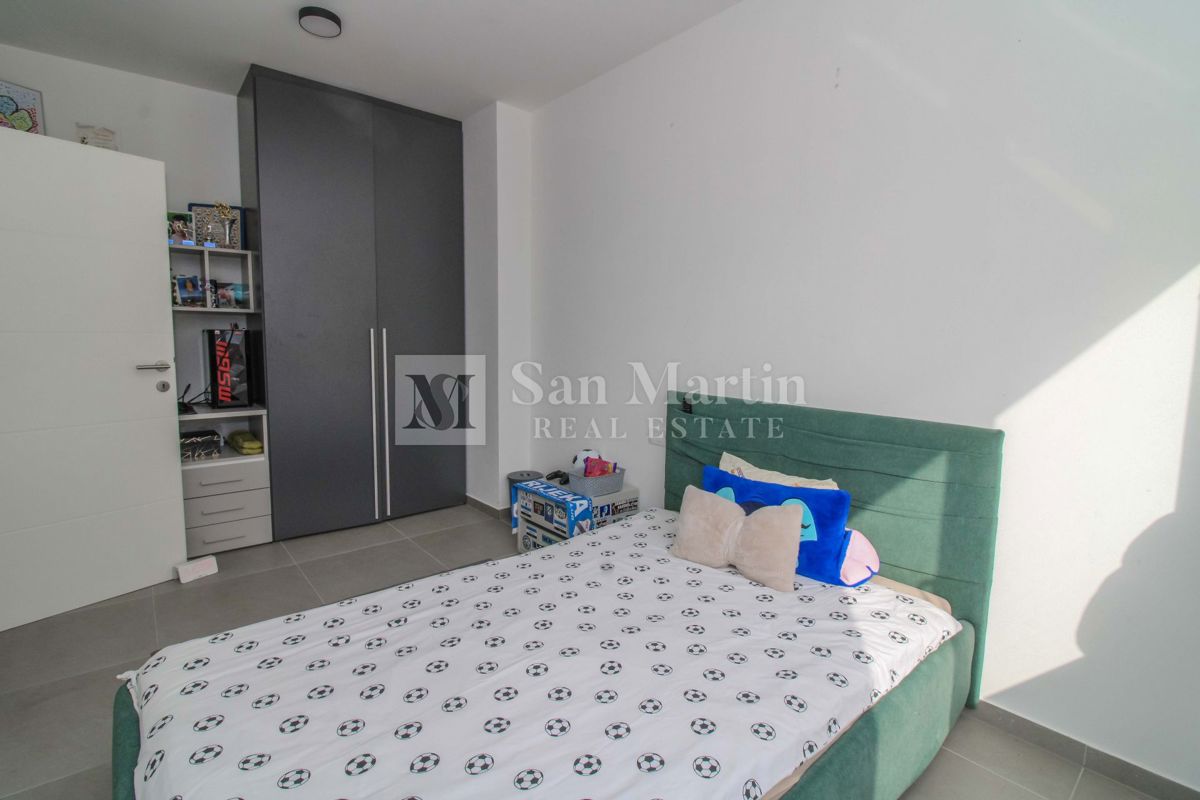 NOVIGRAD, OPREMLJENA NOVA HIŠA V VRSTI