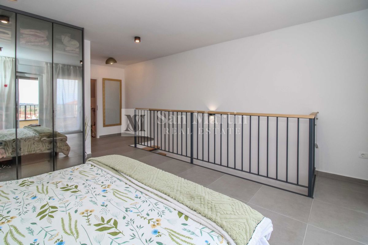 NOVIGRAD, OPREMLJENA NOVA HIŠA V VRSTI