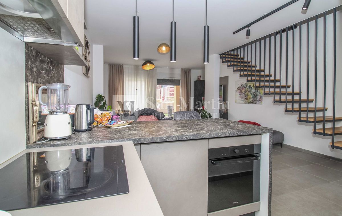 NOVIGRAD, OPREMLJENA NOVA HIŠA V VRSTI