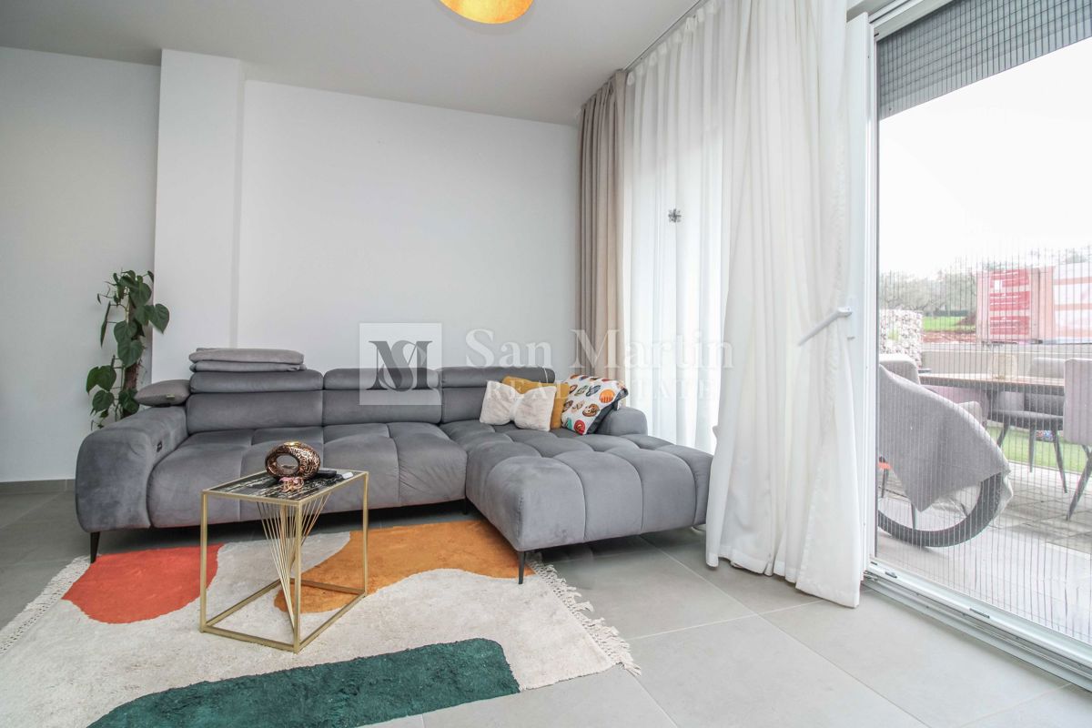 NOVIGRAD, OPREMLJENA NOVA HIŠA V VRSTI