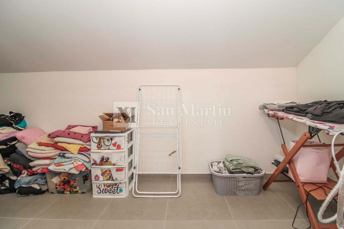 NOVIGRAD, OPREMLJENA NOVA HIŠA V VRSTI