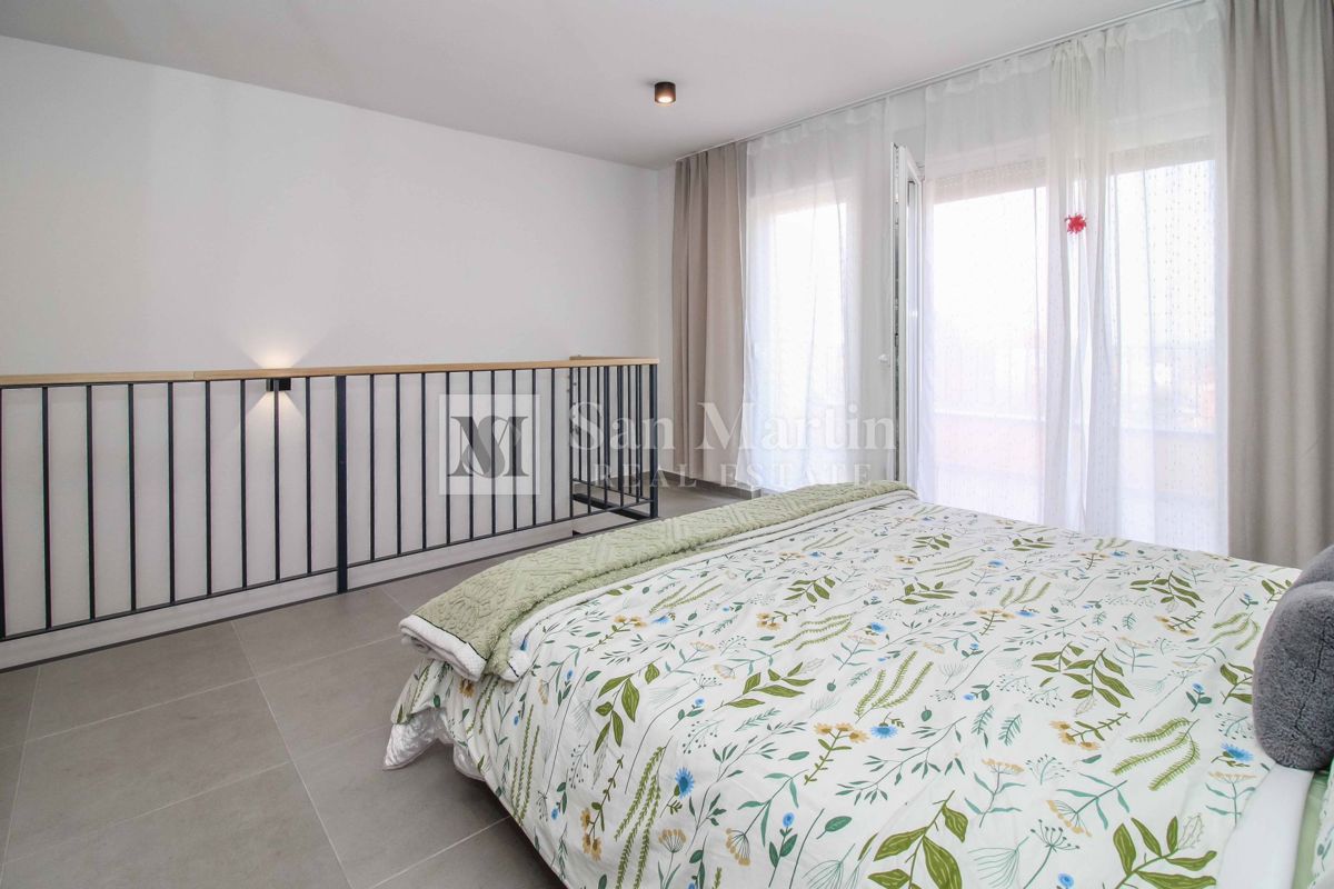 NOVIGRAD, OPREMLJENA NOVA HIŠA V VRSTI