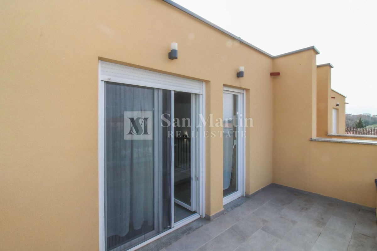 NOVIGRAD, OPREMLJENA NOVA HIŠA V VRSTI