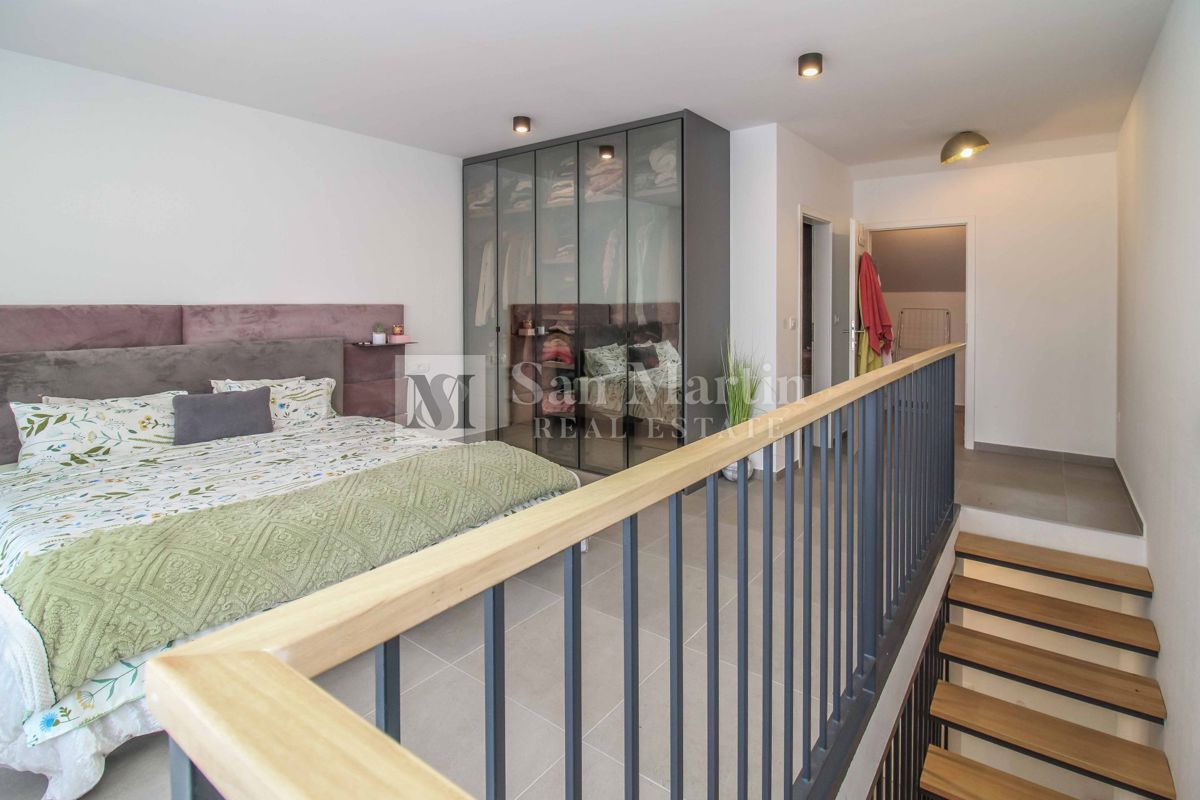 NOVIGRAD, OPREMLJENA NOVA HIŠA V VRSTI