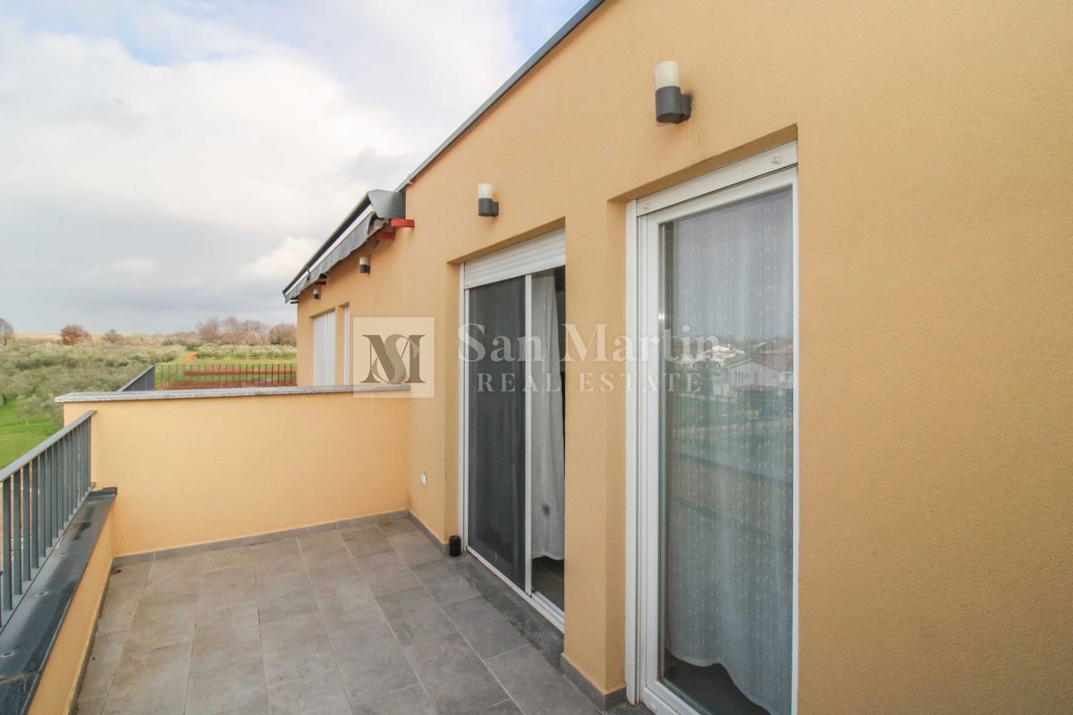 NOVIGRAD, OPREMLJENA NOVA HIŠA V VRSTI