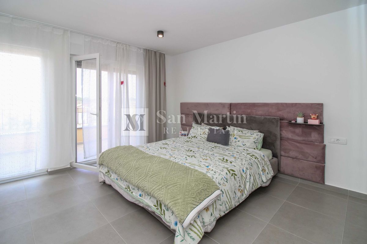 NOVIGRAD, OPREMLJENA NOVA HIŠA V VRSTI