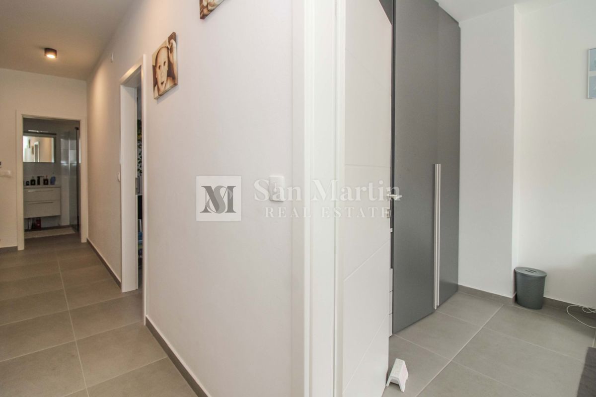 NOVIGRAD, OPREMLJENA NOVA HIŠA V VRSTI