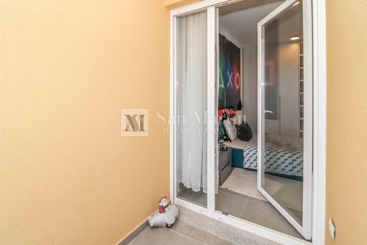 NOVIGRAD, OPREMLJENA NOVA HIŠA V VRSTI