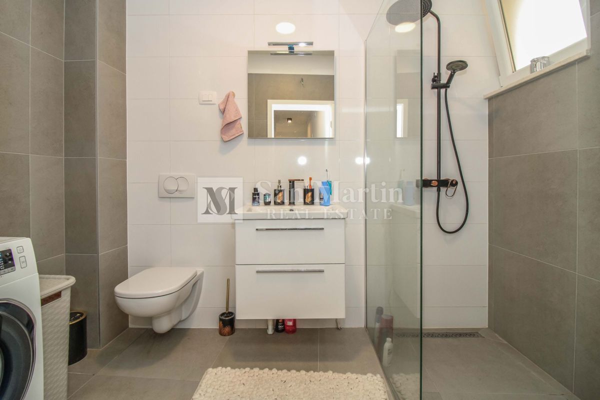 NOVIGRAD, OPREMLJENA NOVA HIŠA V VRSTI