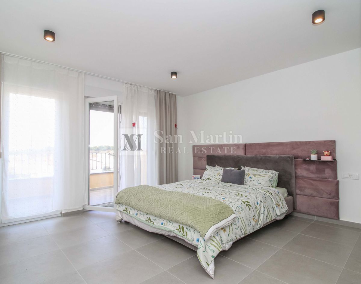 NOVIGRAD, OPREMLJENA NOVA HIŠA V VRSTI