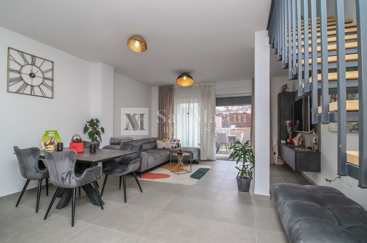 NOVIGRAD, OPREMLJENA NOVA HIŠA V VRSTI