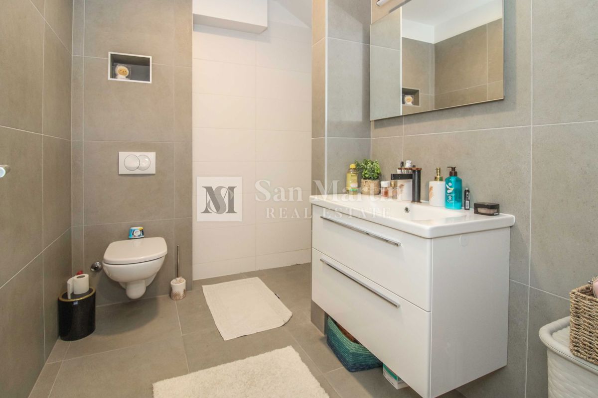 NOVIGRAD, OPREMLJENA NOVA HIŠA V VRSTI