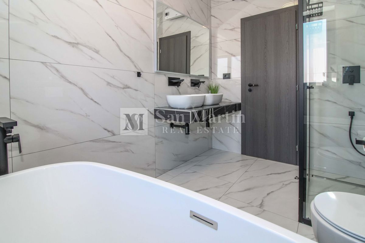 ŽMINJ, Nova pritlična hiša z bazenom