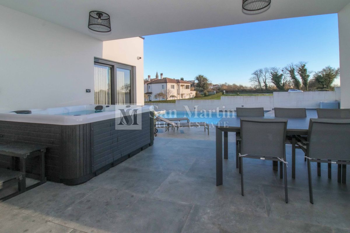 ŽMINJ, Nova pritlična hiša z bazenom