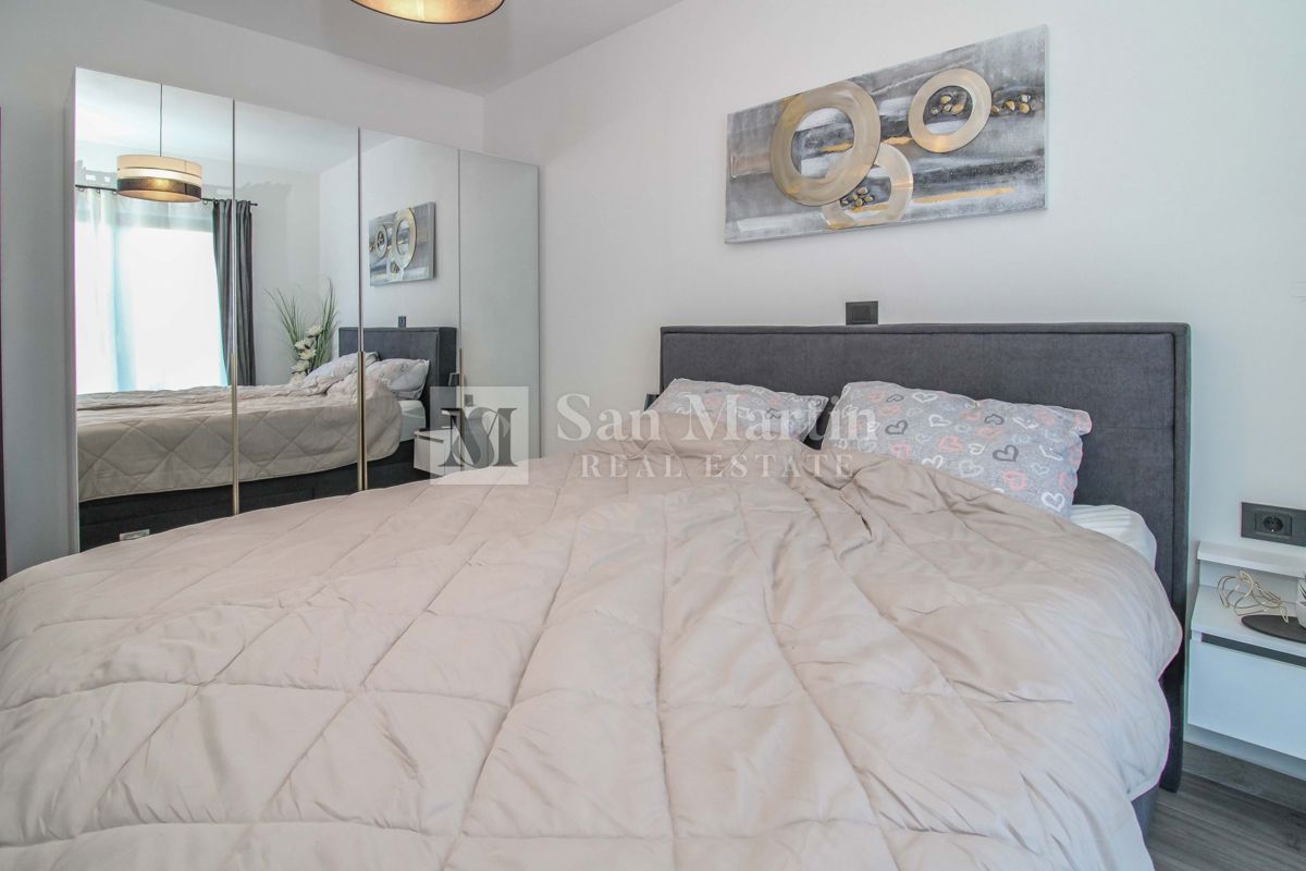 ŽMINJ, Nova pritlična hiša z bazenom