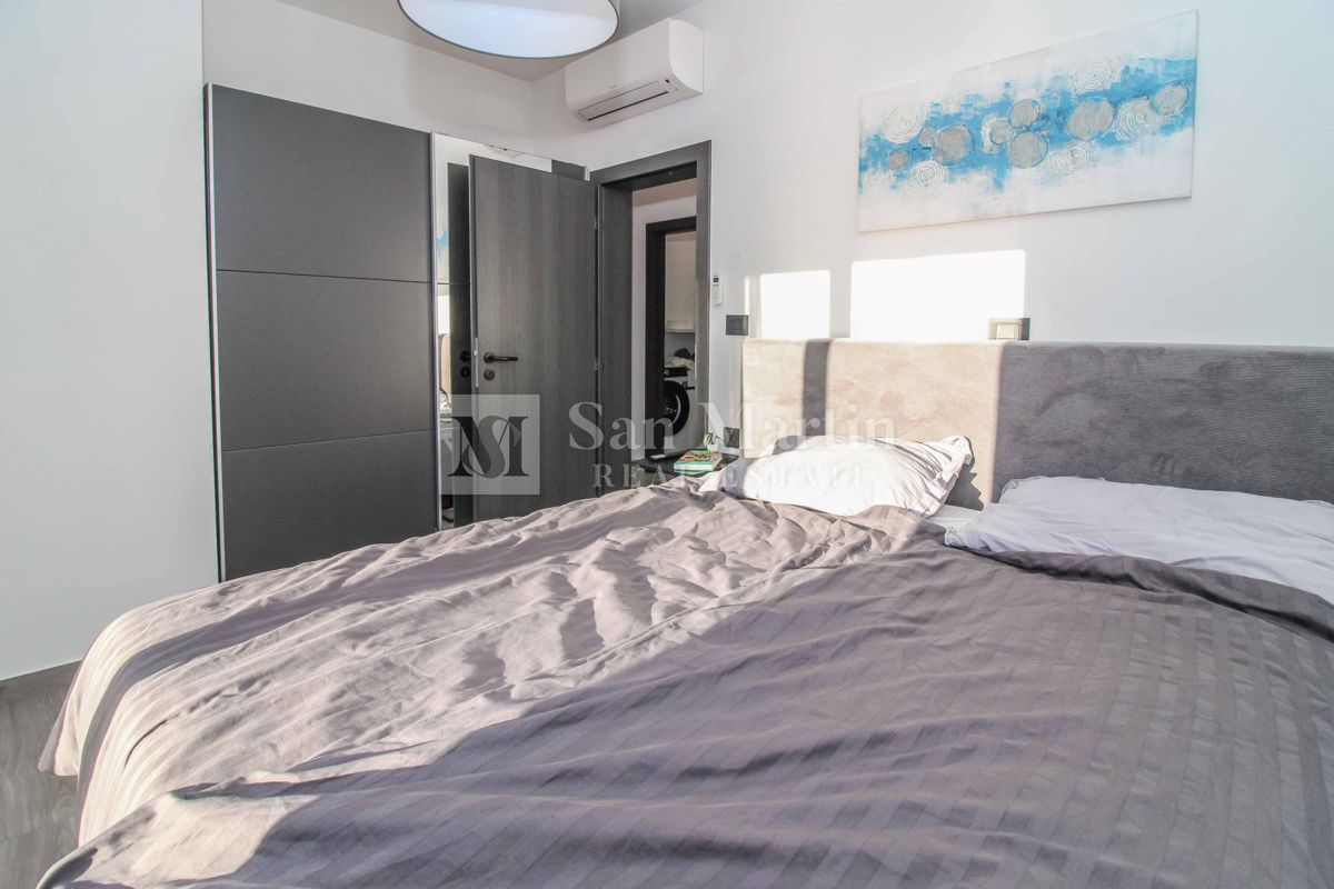 ŽMINJ, Nova pritlična hiša z bazenom