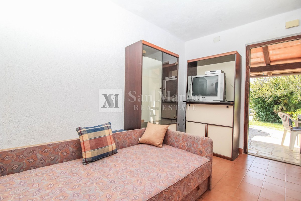 Poreč, okolica - hiša s 5 apartmaji, lep odprt razgled