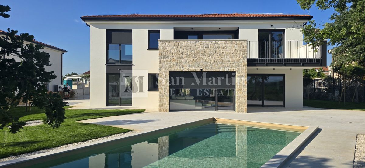 Poreč, okolica, Moderna vila z bazenom v izgradnji