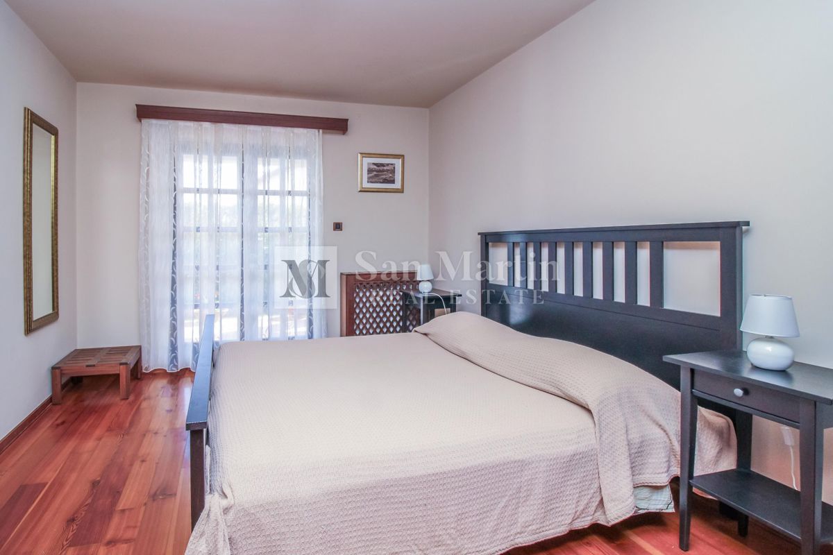 POREČ, Hiša z bazenom v mirni okolici