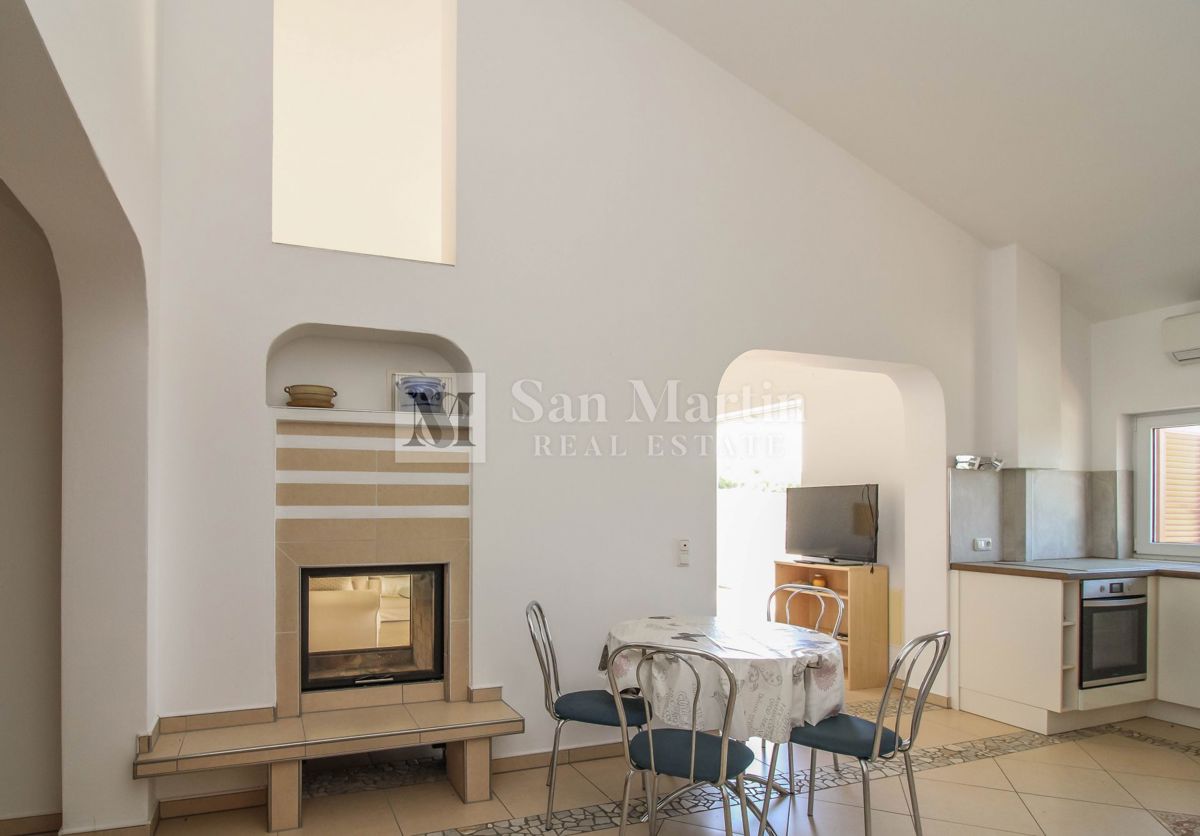 Hiša s 4 apartmaji, bazenom in ogromnim vrtom