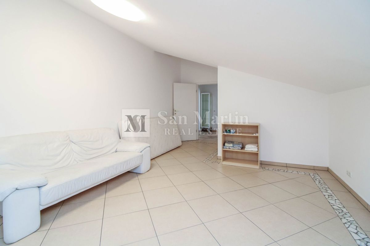 Hiša s 4 apartmaji, bazenom in ogromnim vrtom