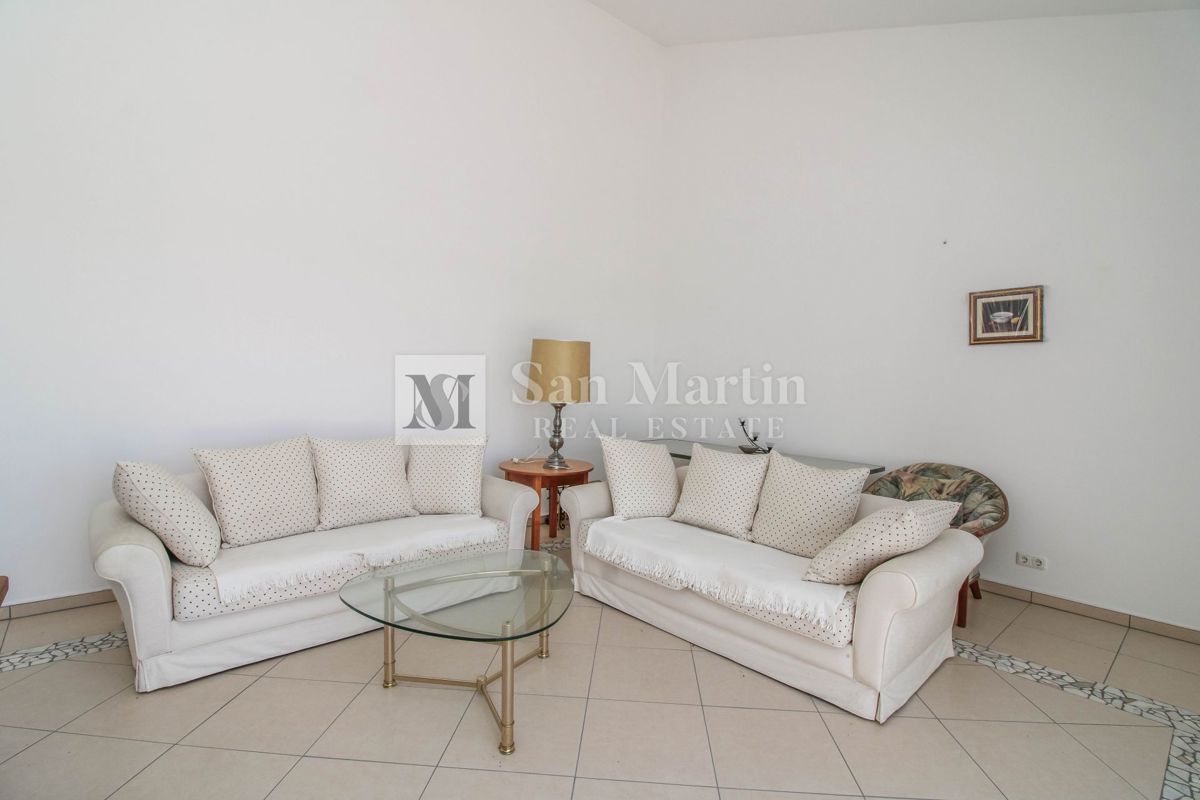 Hiša s 4 apartmaji, bazenom in ogromnim vrtom