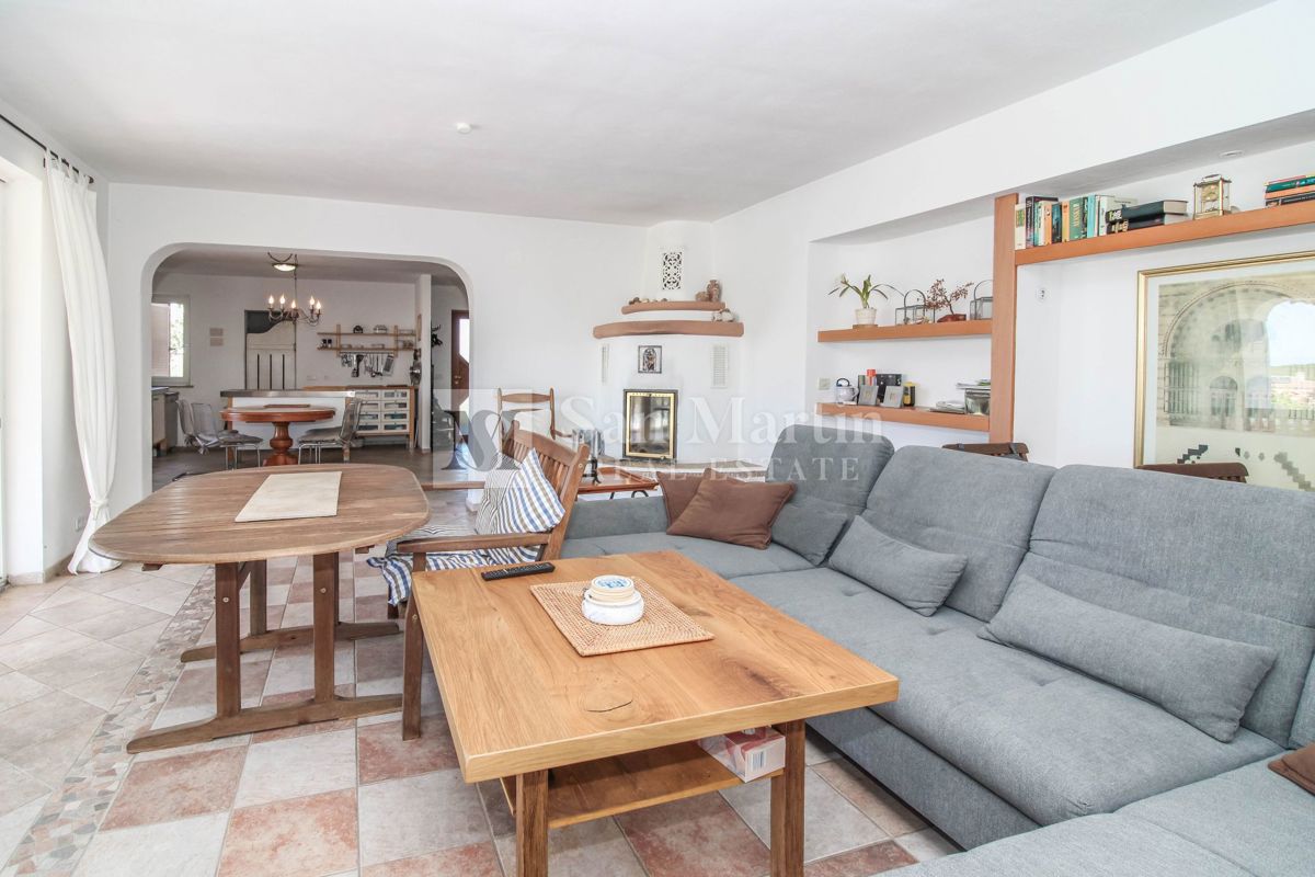 Hiša s 4 apartmaji, bazenom in ogromnim vrtom
